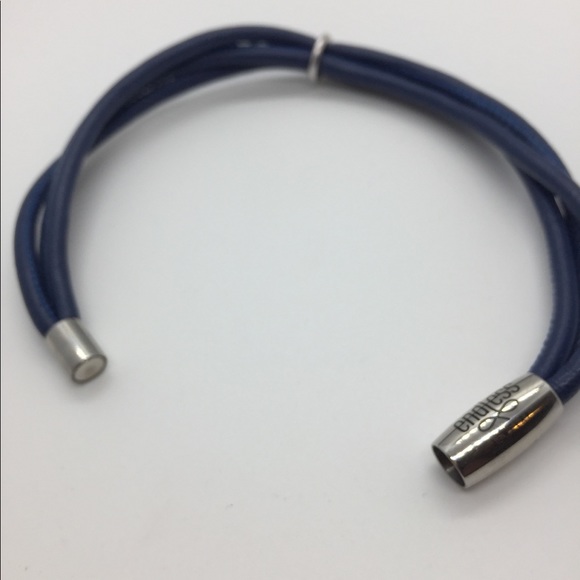 Endless blue 3-strand leather bracelet - Picture 3 of 3